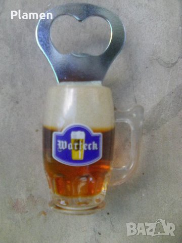 Отварачка за бира под формата на халба пълна с бира.