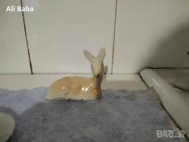Красива порцеланова фигура- сърничка , снимка 1