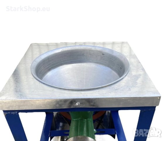 Чугунена румънска месомелачка №32 с електромотор,  стойка, метална фуния  и плот , снимка 5 - Други инструменти - 43050599