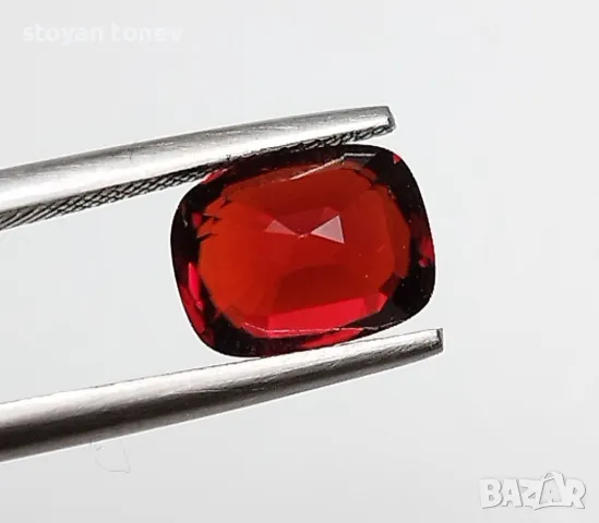 Изключително рядък червен циркон с VS чистота 2.09кт.! Сертифициран! Нов!, снимка 7 - Други - 50369797