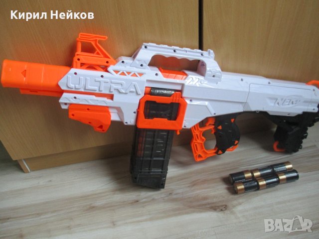 Оригинален Nerf бластер с комплект батерии и кутия
