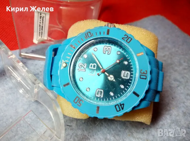 ЧИСТО НОВ ФЕШЪН МОДЕЛ КВАРЦОВ ЧАСОВНИК със СИЛИКОНОВА КАИШКА и КУТИЯ 47556