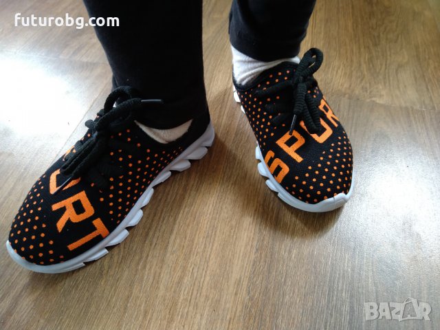 Черни гуменки с връзки с оранжева щампа  