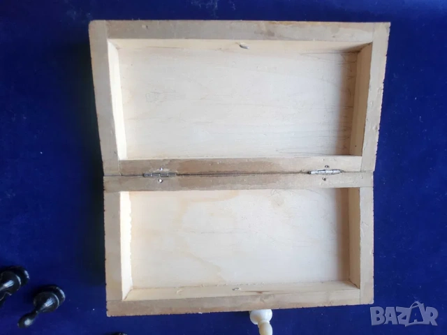 шах - с дърворезба/лакиран (+табла) р-р 26х26 см и малък пирографиран р-р 34х34 см с фигури/пулове , снимка 10 - Шах и табла - 52583035