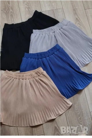 Къса плисирана пола