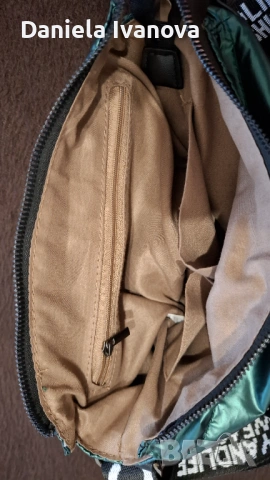 Чисто нова,чудесна,стилна,функционална,дамска чанта,чисто ново портмоне,чисто нови каренца,общо: 22€, снимка 8 - Чанти - 53419382