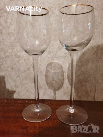 Високи чаши за вино