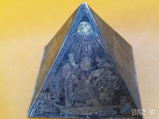 пирамида старинна бронз с инкрустации, снимка 5 - Декорация за дома - 50759175