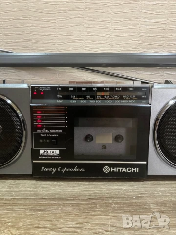 HITACHI TRK-6701W VINTAGE RETRO BOOMBOX радио  касетофон, снимка 4 - Радиокасетофони, транзистори - 53244302