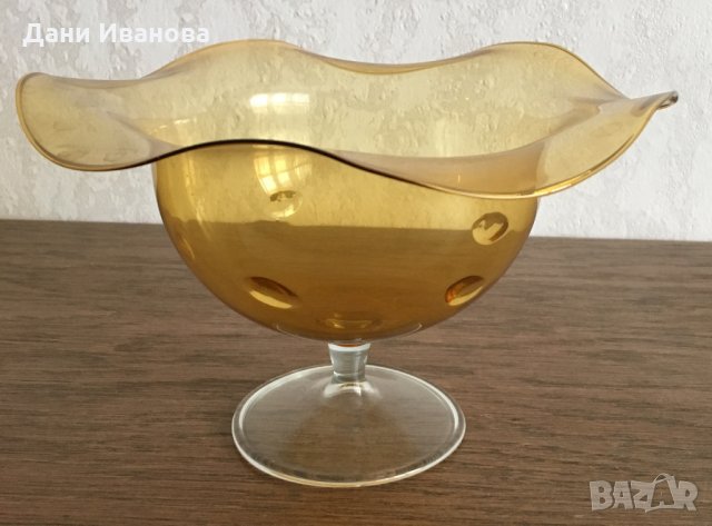 Прозрачно-жълта стъклена фруктиера на столче, снимка 1 - Декорация за дома - 28098841