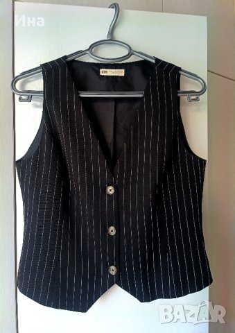 Класически модел елек черно/ бяло и червено райе Stradivarius и др., снимка 4 - Елеци - 43801487