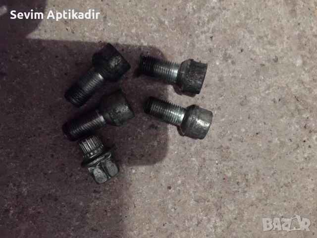 Комплект секретни болтове за Volkswagen Golf 5, снимка 2 - Аксесоари и консумативи - 52940503