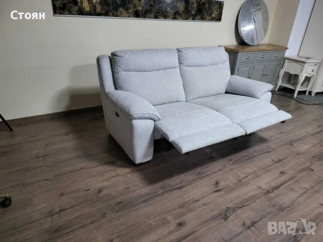 Светло сив диван от плат тройка с електрически релаксиращ механизъм, снимка 7 - Дивани и мека мебел - 50886717