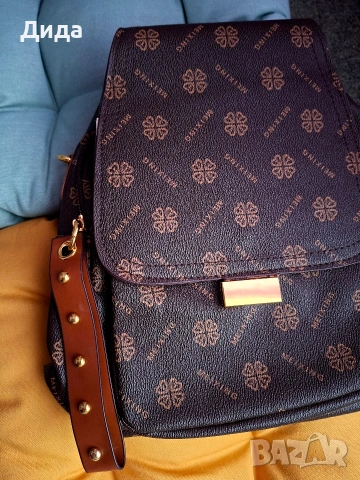 НОВА Раница в тъмнокафяво с шарка на детелини, снимка 2 - Раници - 53484573