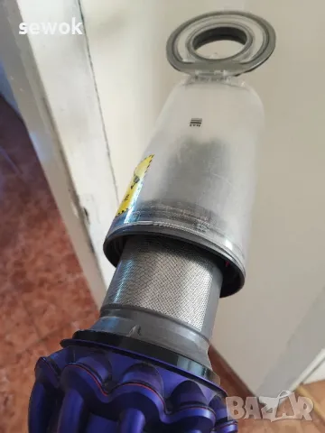 Dyson V10 absolute - 300лв. цена на батерии, снимка 9 - Прахосмукачки - 47640116