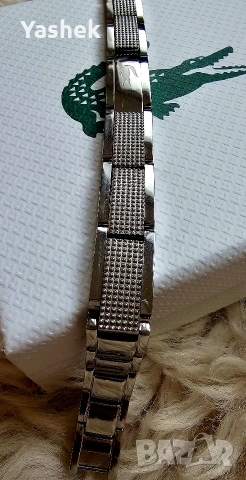 Продавам изключително красива гривна на марката LACOSTE