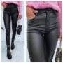 Дамски кожен клин панталон  в черно , снимка 1 - Клинове - 43897504