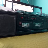 Toshiba RT-7096 радио-касетофон-компакт диск плейър, снимка 2 - Радиокасетофони, транзистори - 35420527