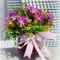 Маргаритки в стъклена ваза, снимка 1 - Подаръци за имен ден - 32340592