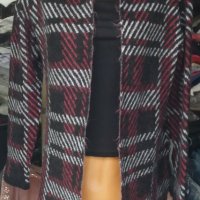 Пухкава жилетка в черно-бордо шарки , снимка 2 - Жилетки - 44116135