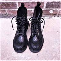 Dr. Martens Естествена Кожа Нови Дамски Кубинки Обувки №37, снимка 2 - Дамски боти - 33527233