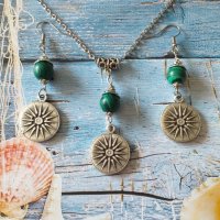 Красиви Бохо обици с камъни Малахит и медальони стилизирани слънца в цвят Сребро , снимка 2 - Обеци - 32681094