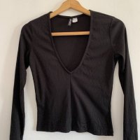 Черна дамска блуза, снимка 2 - Блузи с дълъг ръкав и пуловери - 26680716