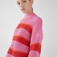 Bershka пуловер , снимка 4 - Блузи с дълъг ръкав и пуловери - 43888212