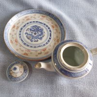 Миниатюрен порцеланов  чайник с поднос, снимка 4 - Други ценни предмети - 35305653