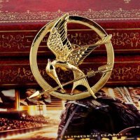 Брошка от Игрите на глада 1 Сойка присмехулка Hunger Games Mockingjay, цвят бронз, сребро или злато, снимка 2 - Колиета, медальони, синджири - 9536049