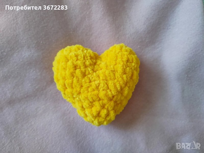 Ръчно плетено сърце от мека прежда, снимка 1