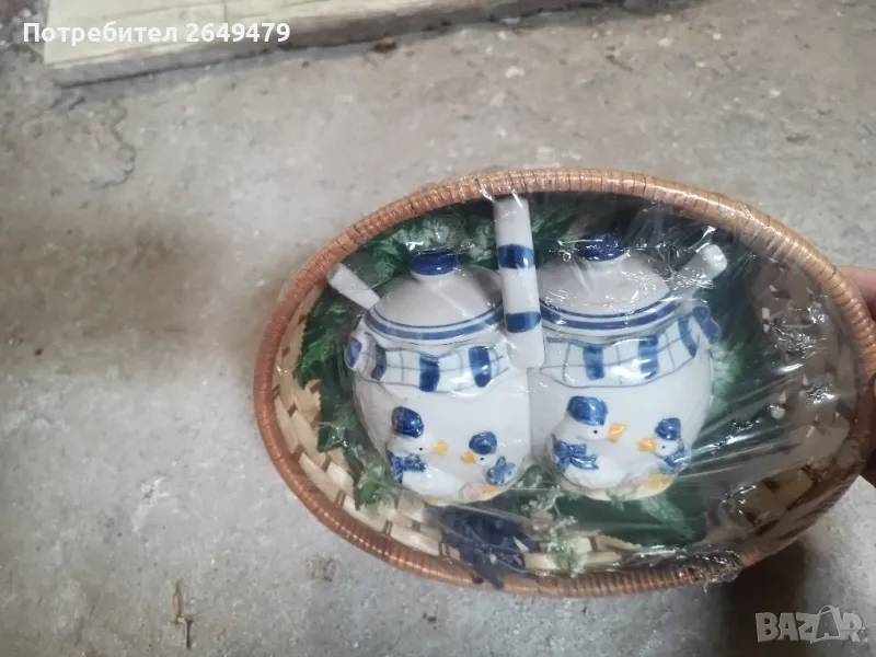 Продавам комплект солница и пиперница + комплект чаши с дървена поставка, снимка 1