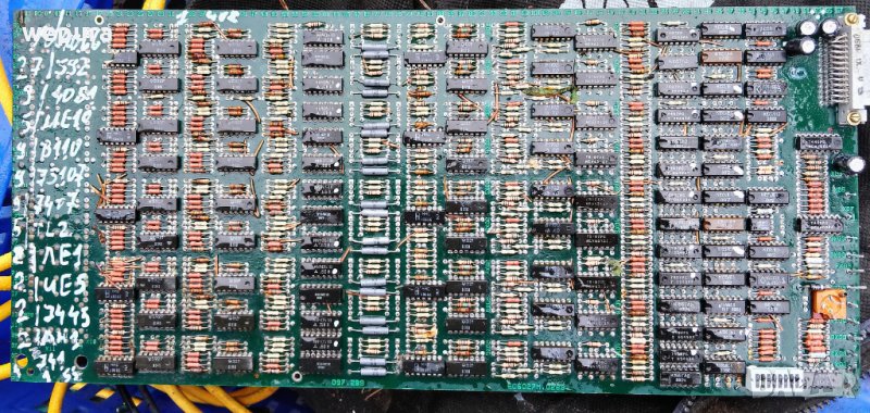 Промишлена платка с елементи видео усилватели аналогови мултиплексори компаратори ТТЛ логики, снимка 1