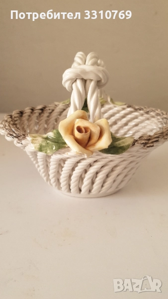 Изящна италианска декоративна порцеланова кошничка  бонбониера., снимка 1