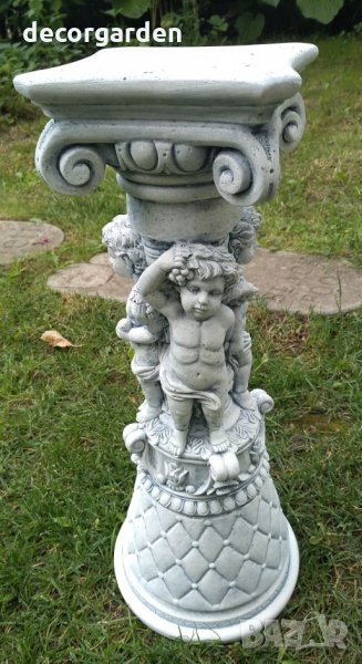 93. Колонка с орнамент момченца – капител, снимка 1