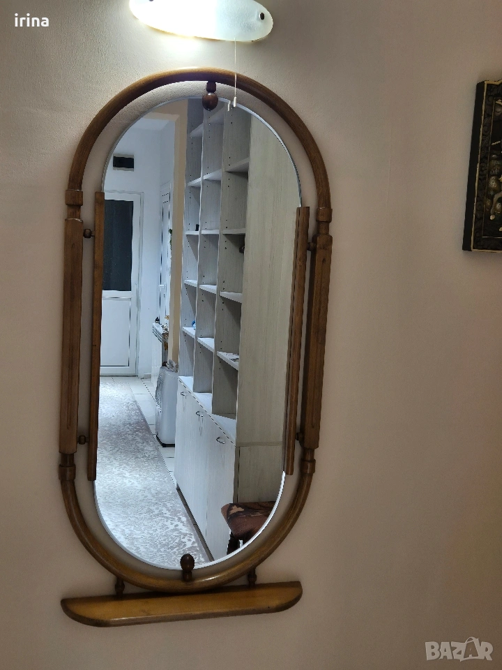 огледало с рамка от масив и поставка, снимка 1