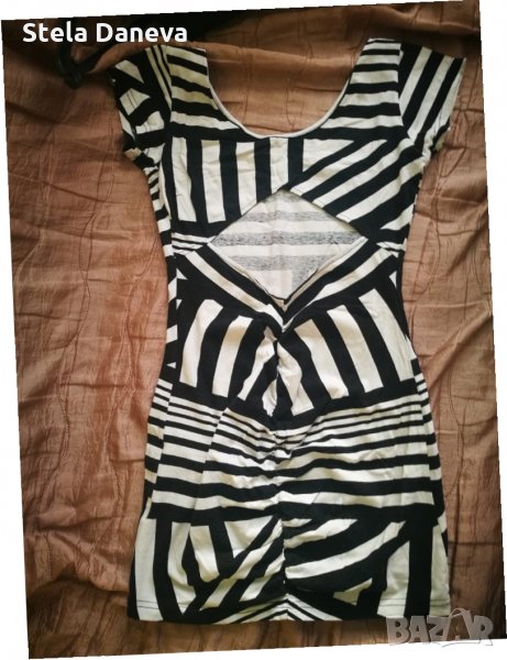 Прилепнала къса рокля с интересен гръб, снимка 1