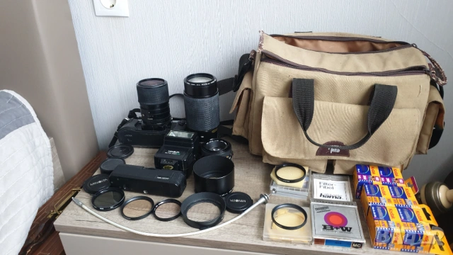 Комплект фотоапарат Minolta X-500,обективи,светкавица и др.