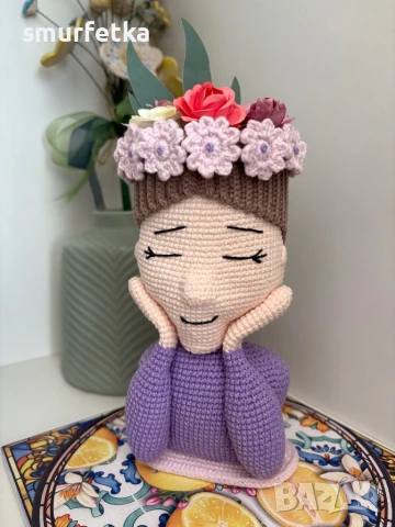 Плетена ваза момиче