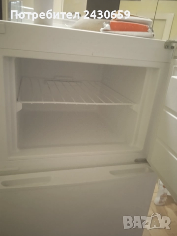 Хладилник Crown с отделна камера, снимка 3 - Хладилници - 52788299