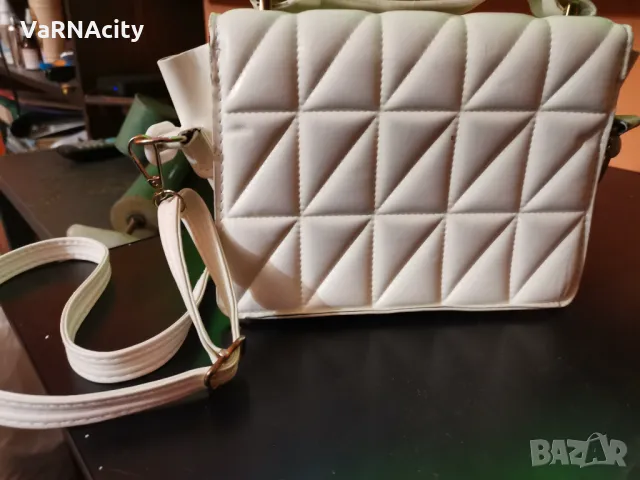 Дамска бяла чанта - нова, снимка 2 - Чанти - 48837643