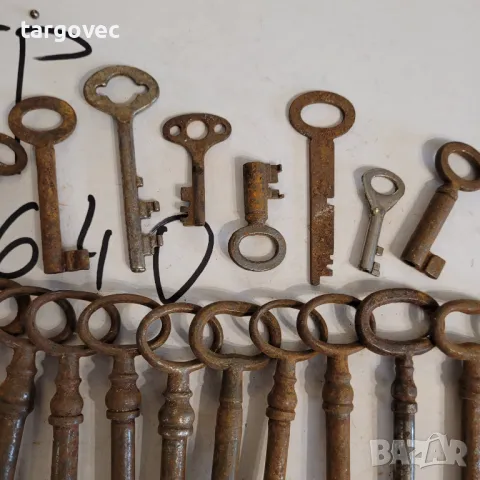 Огромна сбирка от старинни ключове, снимка 3 - Антикварни и старинни предмети - 50052370