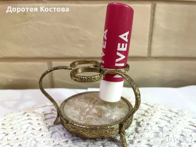 Красива месингова поставка с бродерия за 3 червила от Англия, снимка 2 - Антикварни и старинни предмети - 52839665