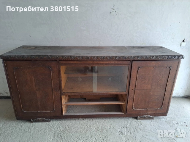 Старинен дървен скрин