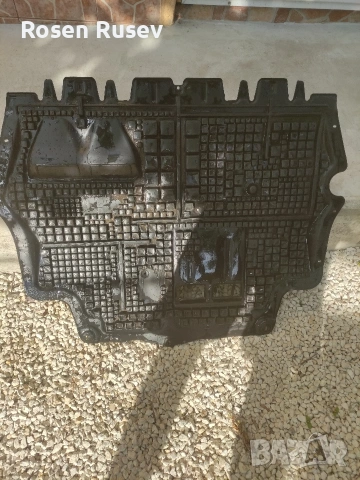 Кора под двигателя на Пасат 6