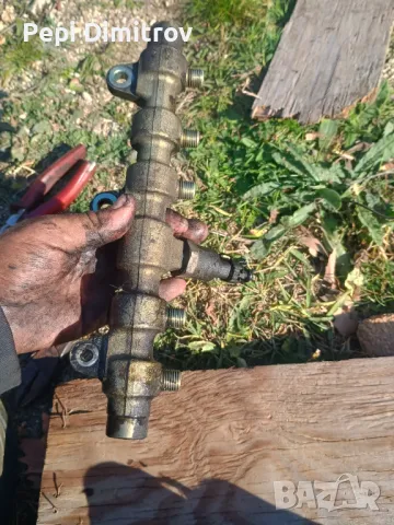 Горивна рейка Alfa Romeo 145 146 1.9 JTD Fiat Marea Brav 0445214012 FUEL RAIL