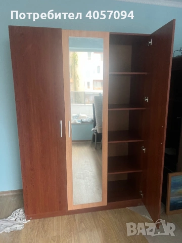 Продавам гардероб с три врати., снимка 3 - Гардероби - 53575527
