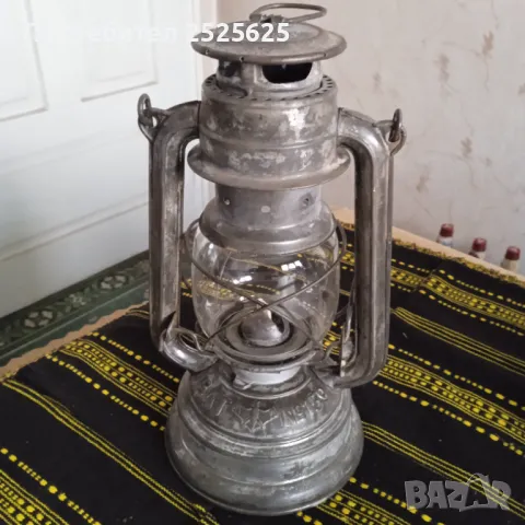 Два работещи фенера