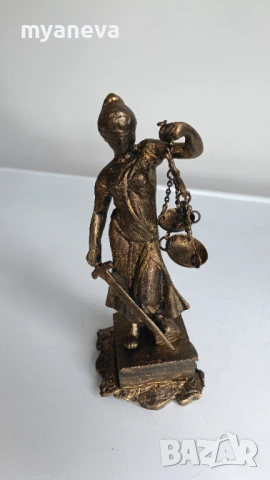 Темида (22 см), гръцката богиня на правосъдието и справедливостта., снимка 2 - Статуетки - 53561374