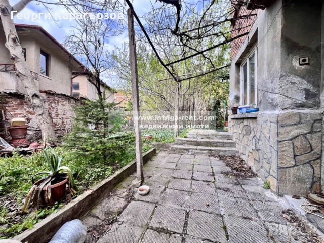 №3946 Етаж от къща със самостоятелен вход и двор | квартал Любен Каравелов, град Хасково., снимка 3 - Етаж от къща - 51720741